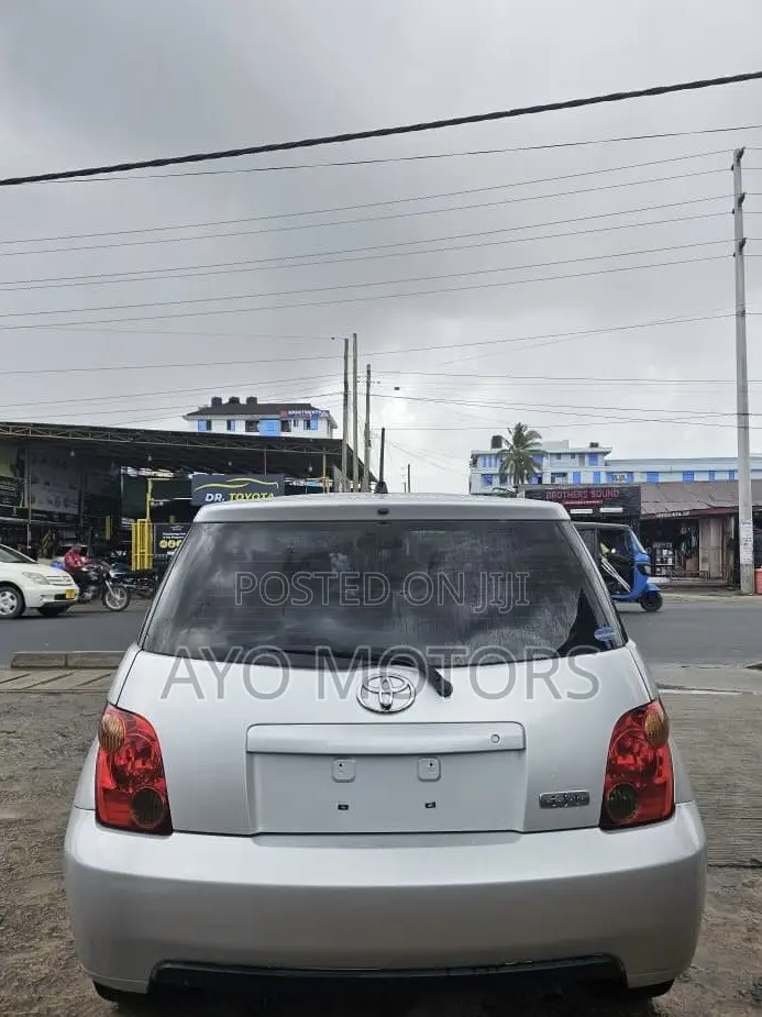 Toyota IST 2003 Silver