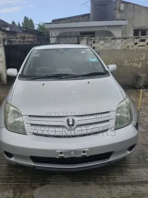 Toyota IST 2003 Silver