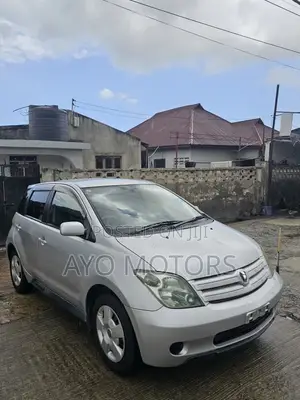 Toyota IST 2003 Silver