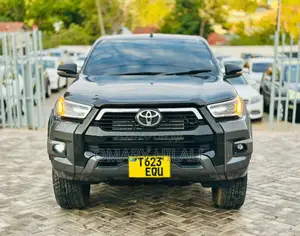 Toyota Hilux 2025 Gray