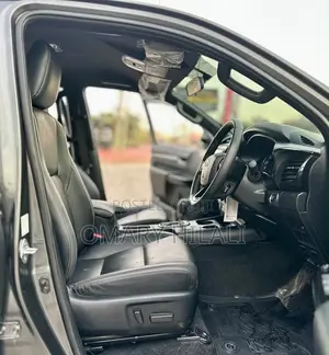 Toyota Hilux 2025 Gray
