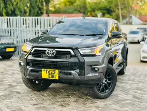 Toyota Hilux 2025 Gray