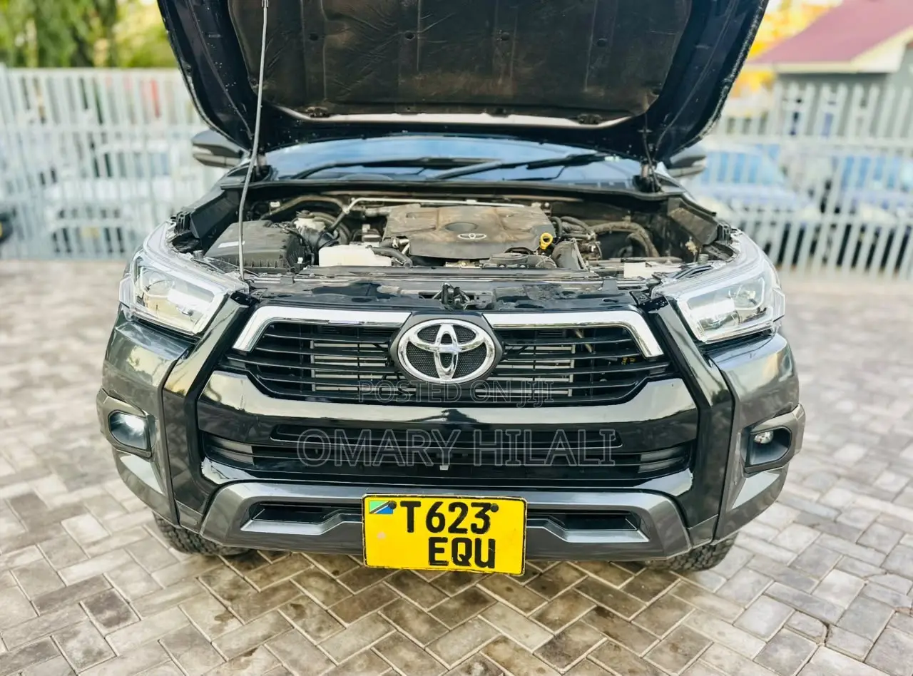 Toyota Hilux 2025 Gray