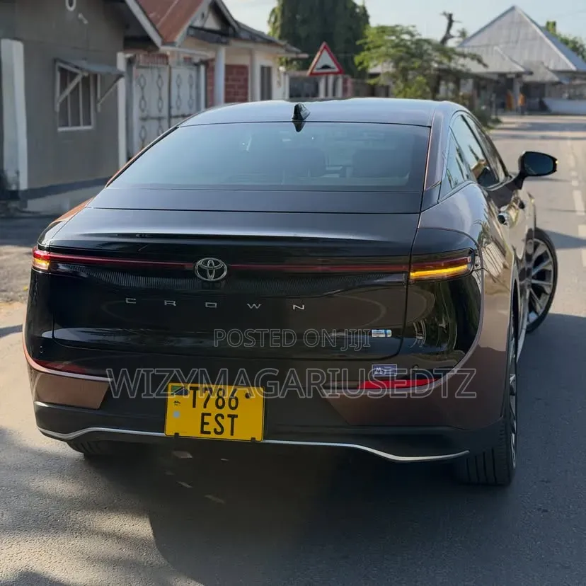 Toyota Crown 2024 Burgundy