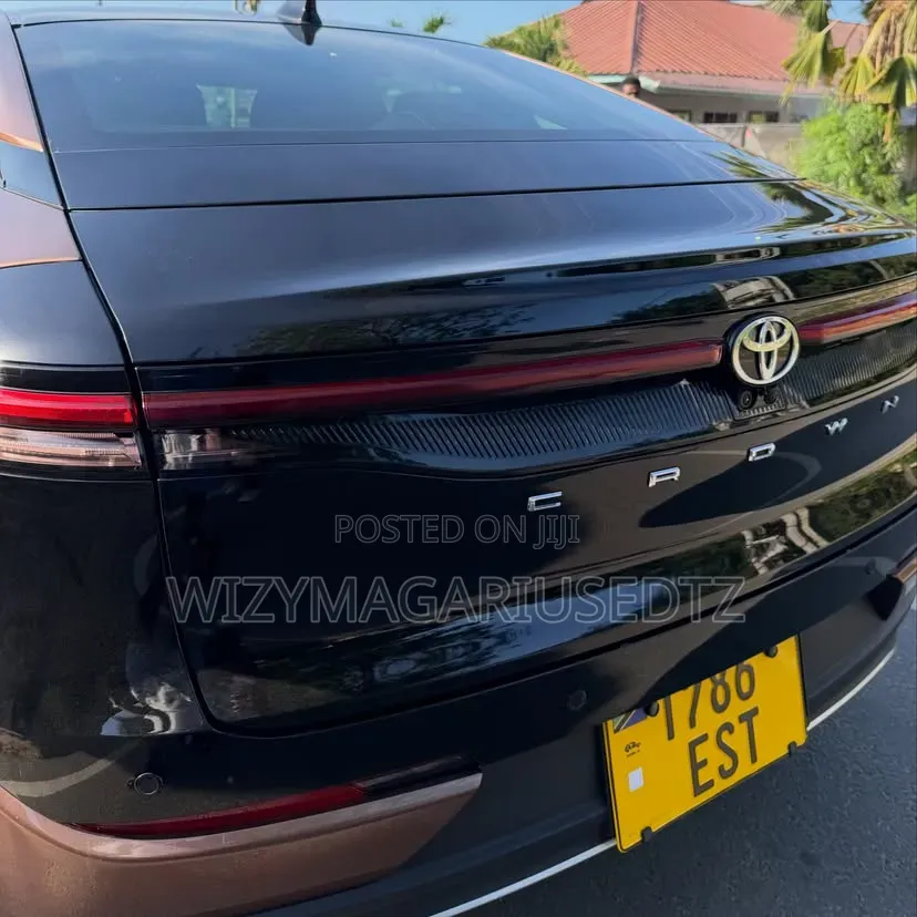 Toyota Crown 2024 Burgundy