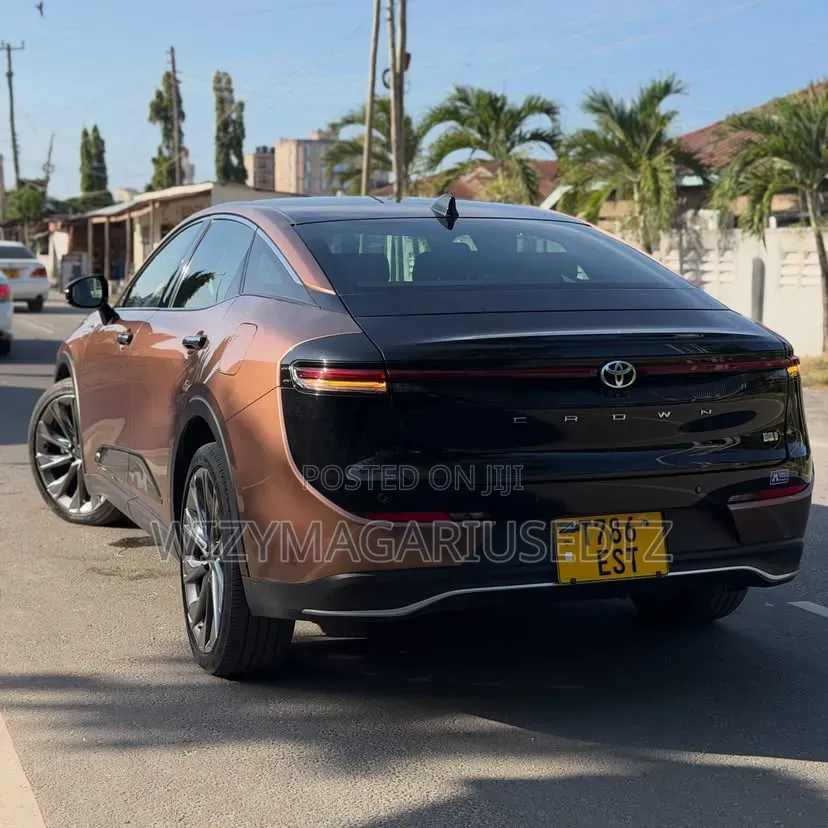 Toyota Crown 2024 Burgundy