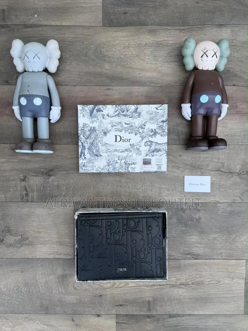 Gucci & Louis Vuitton Wallets Elegant Men | Buy Now