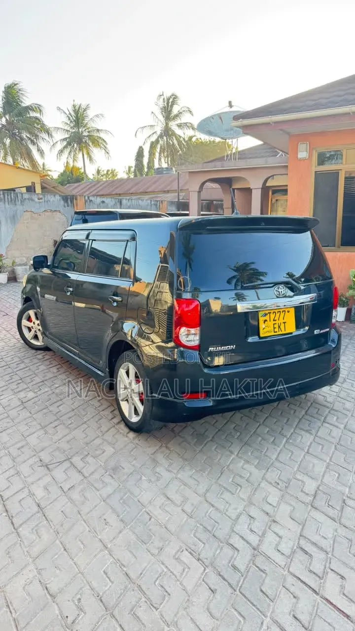 Toyota Rumion 1.5 FWD 2023 Black