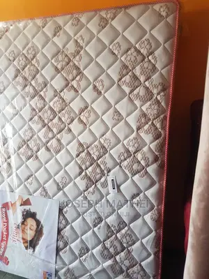 Godoro Bora Na Vitanda Vya Chuma Mbao Pamoja Na Sofa