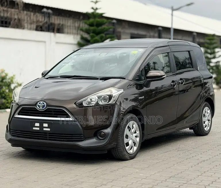 Toyota Sienta 1.5 AWD 2016 Brown
