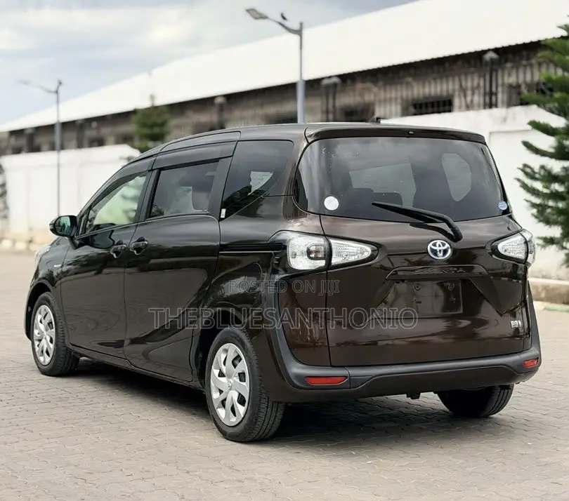 Toyota Sienta 1.5 AWD 2016 Brown