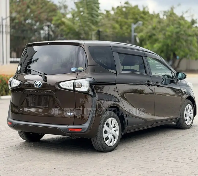 Toyota Sienta 1.5 AWD 2016 Brown
