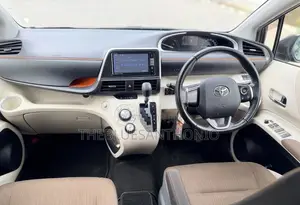 Toyota Sienta 1.5 AWD 2016 Brown