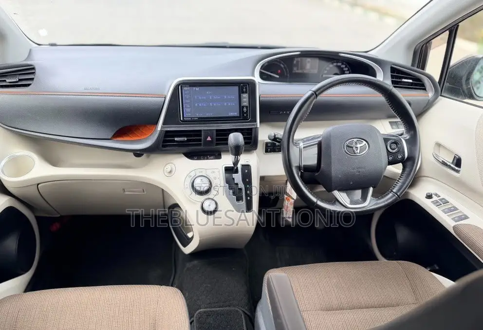 Toyota Sienta 1.5 AWD 2016 Brown