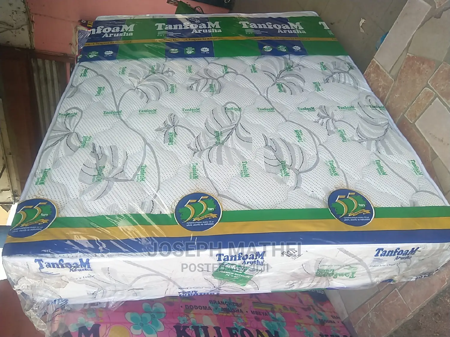 Godoro Bora Na Vitanda Vya Chuma Mbao Pamoja Na Sofa