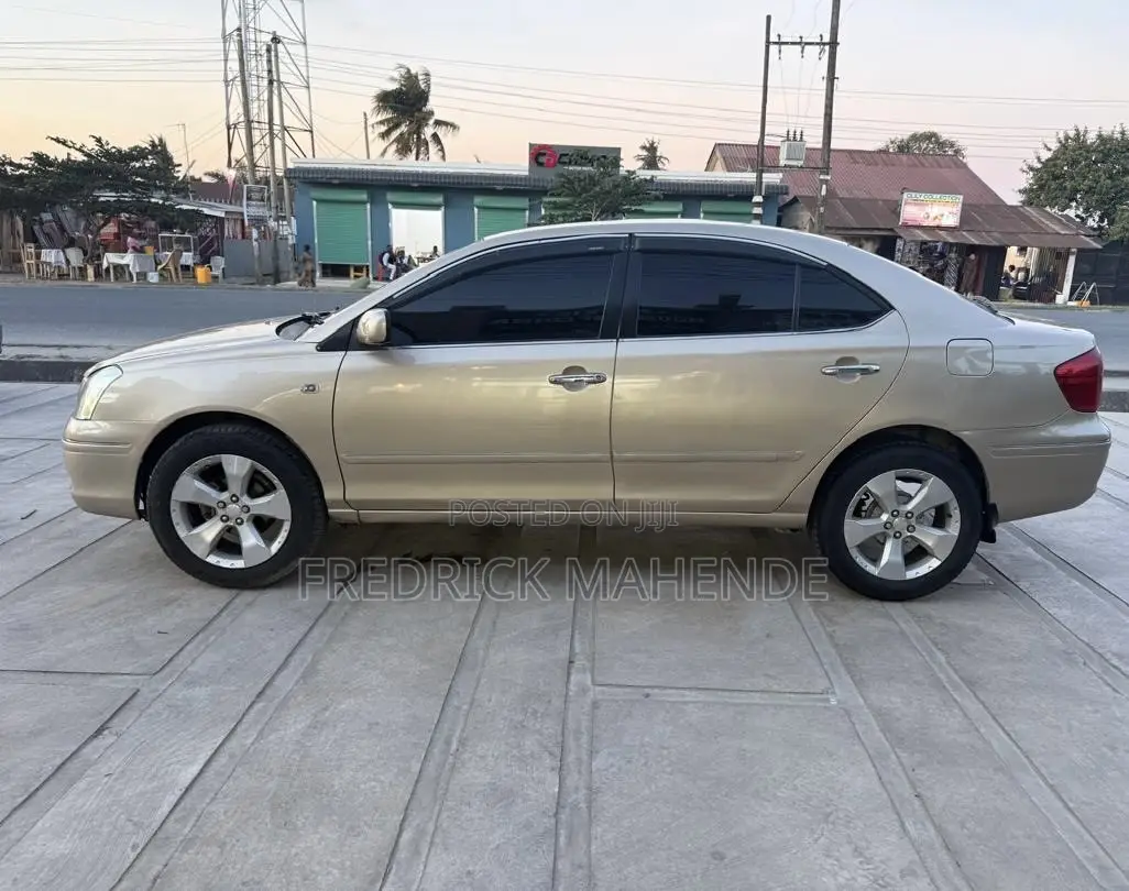 Toyota Premio 2004 Gold