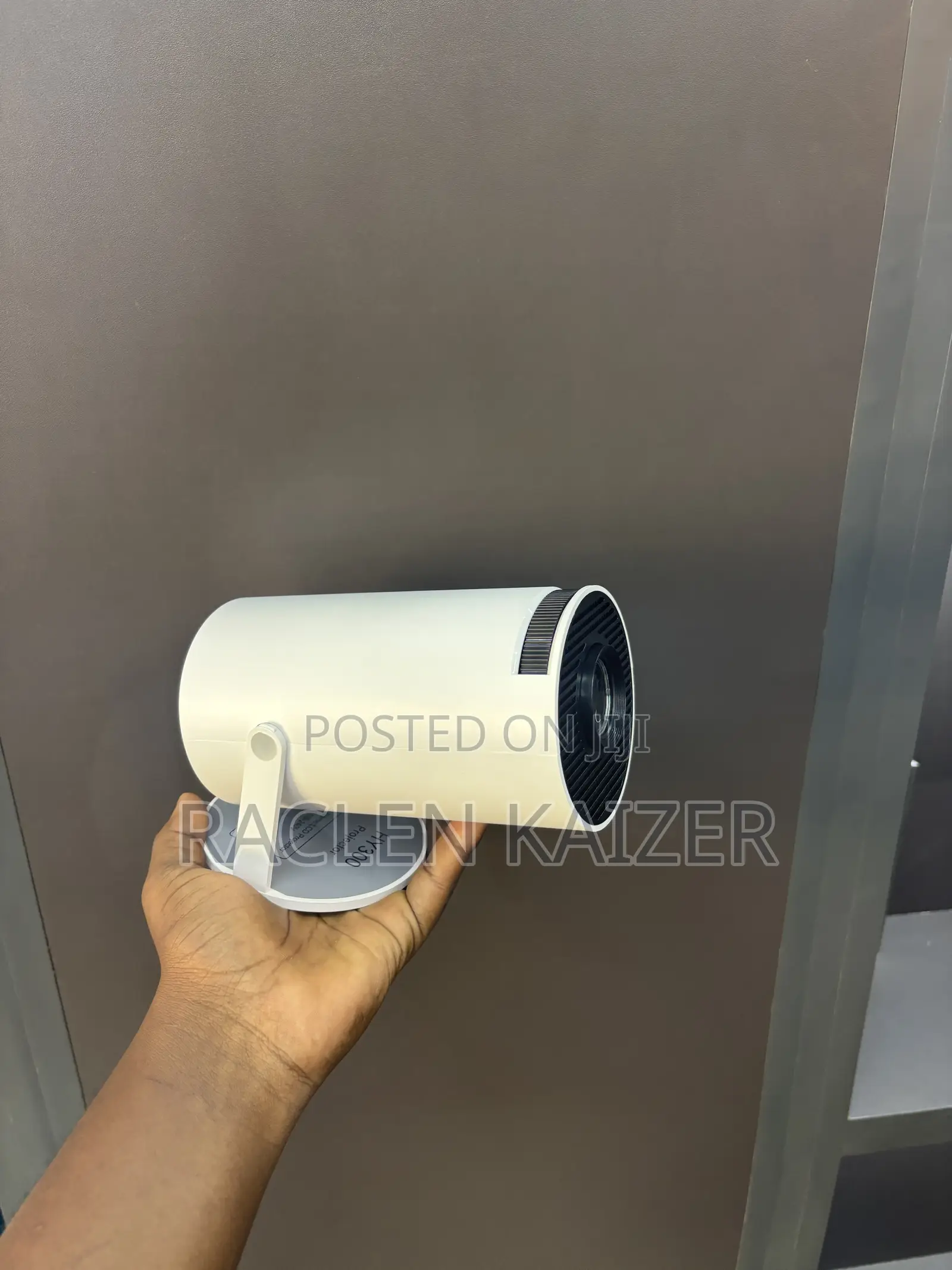 Smart Universal Multimedia Projector