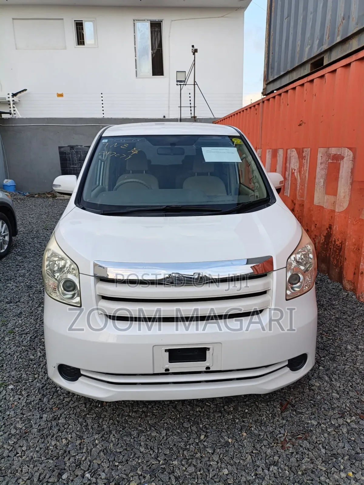Toyota Noah 2010 Pearl