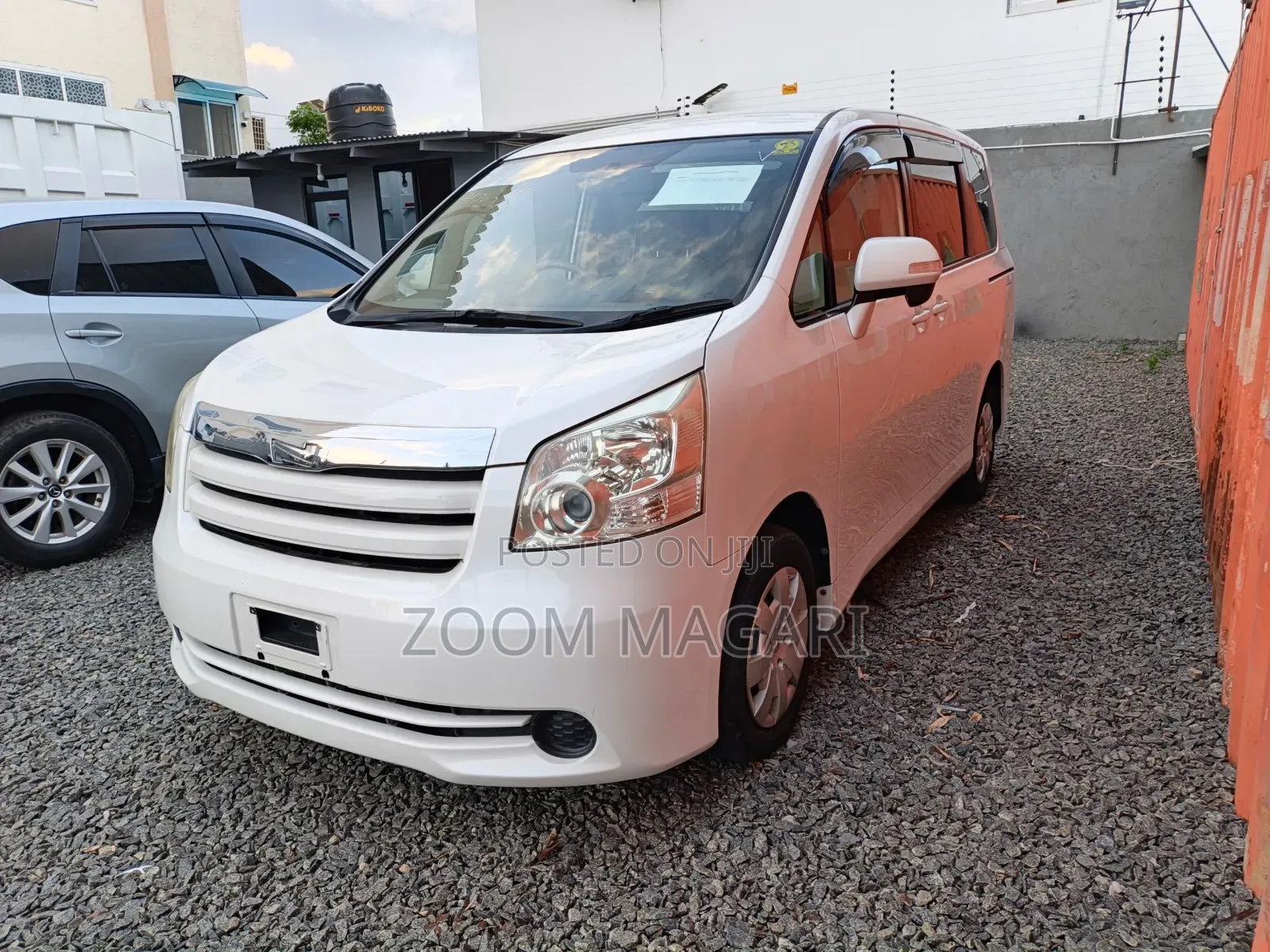 Toyota Noah 2010 Pearl