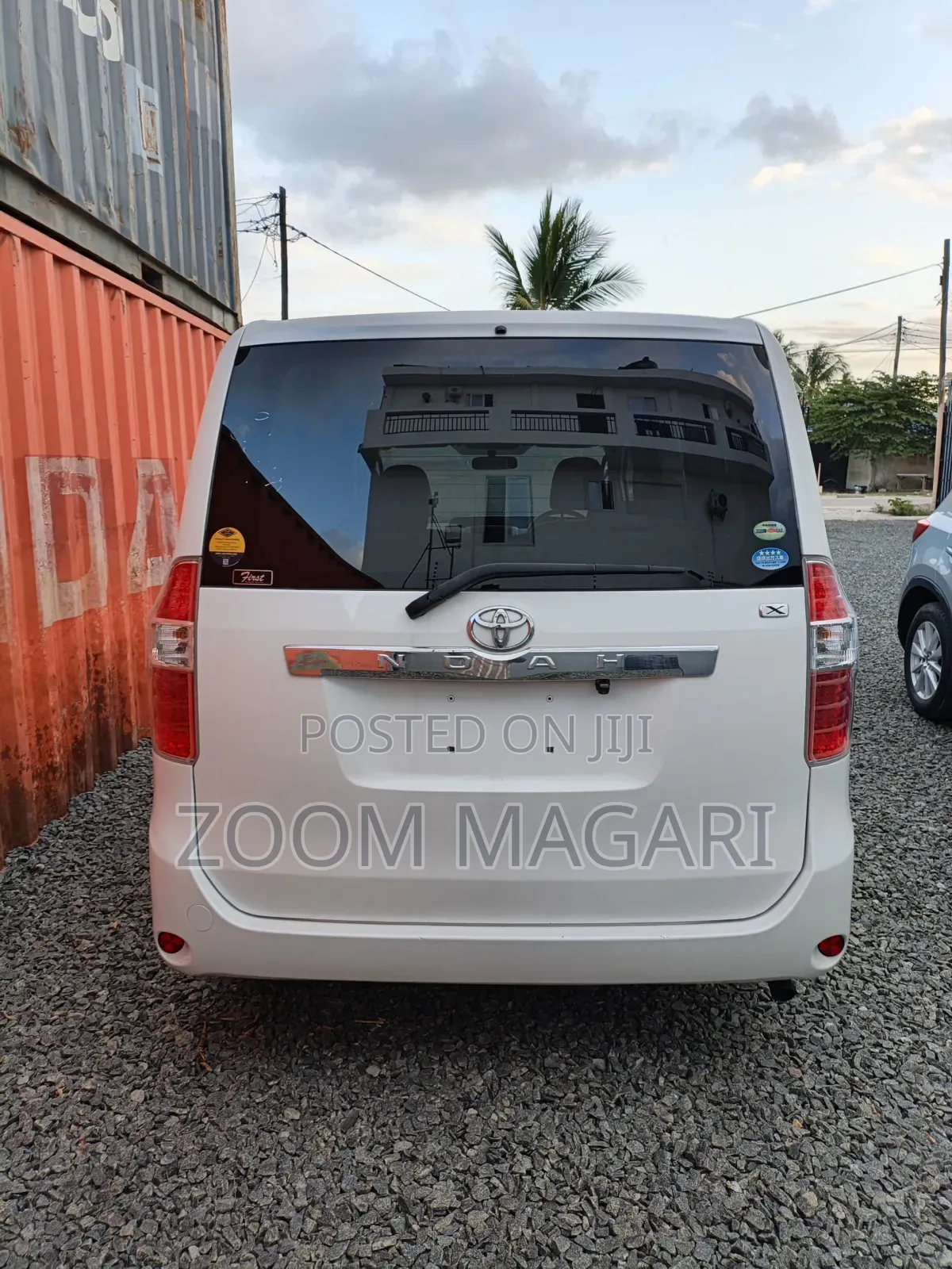 Toyota Noah 2010 Pearl