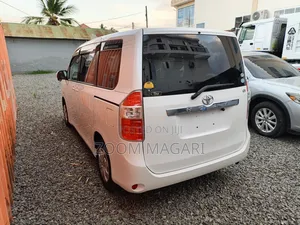 Toyota Noah 2010 Pearl
