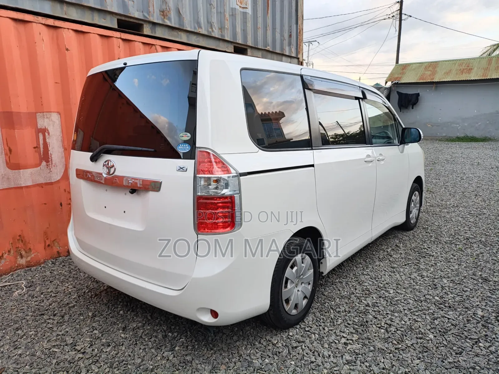 Toyota Noah 2010 Pearl