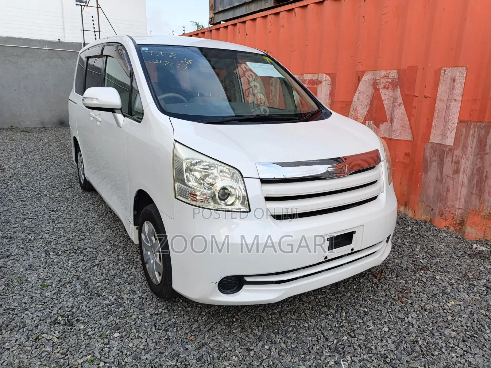 Toyota Noah 2010 Pearl