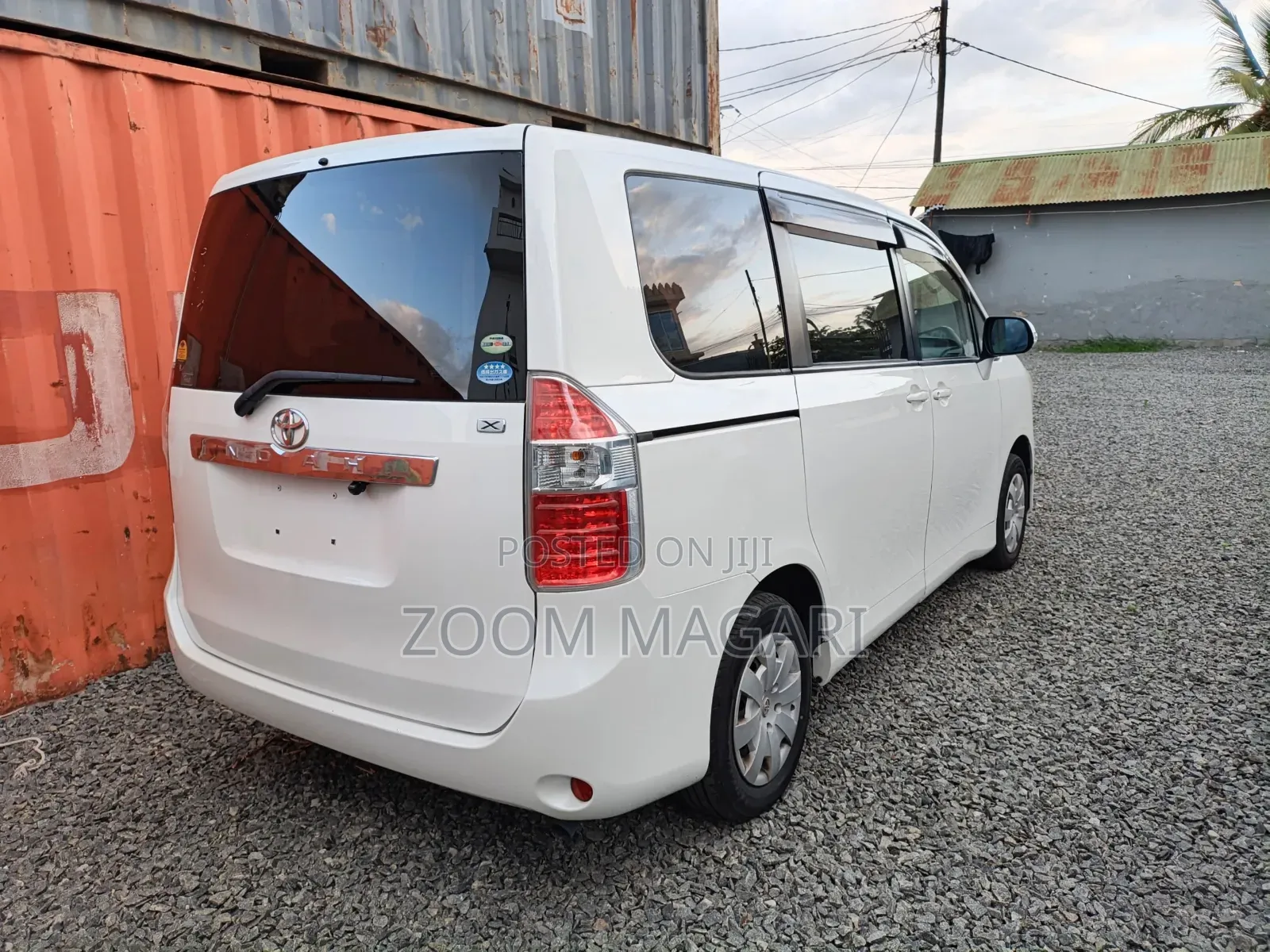Toyota Noah 2010 Pearl