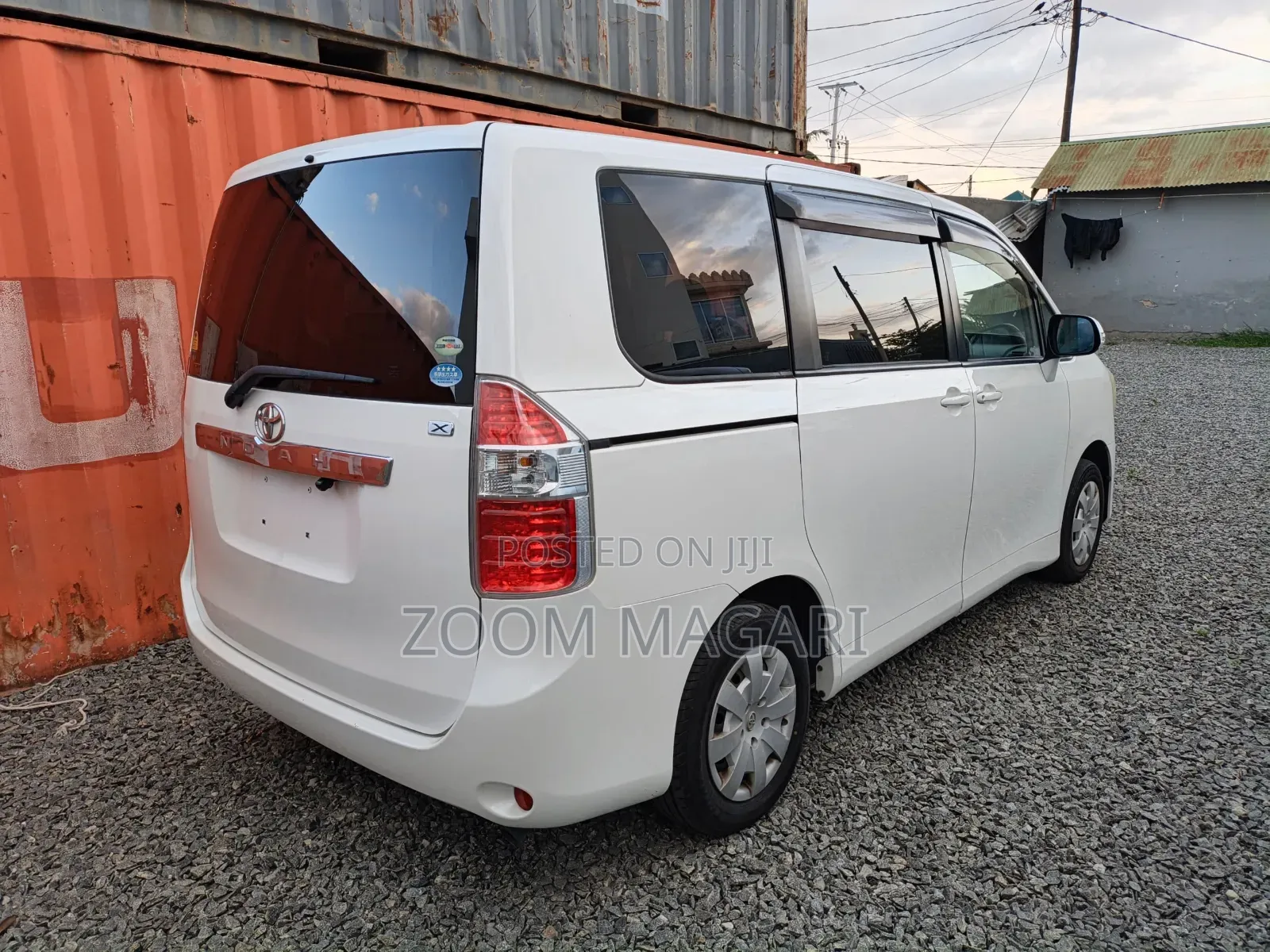 Toyota Noah 2010 Pearl