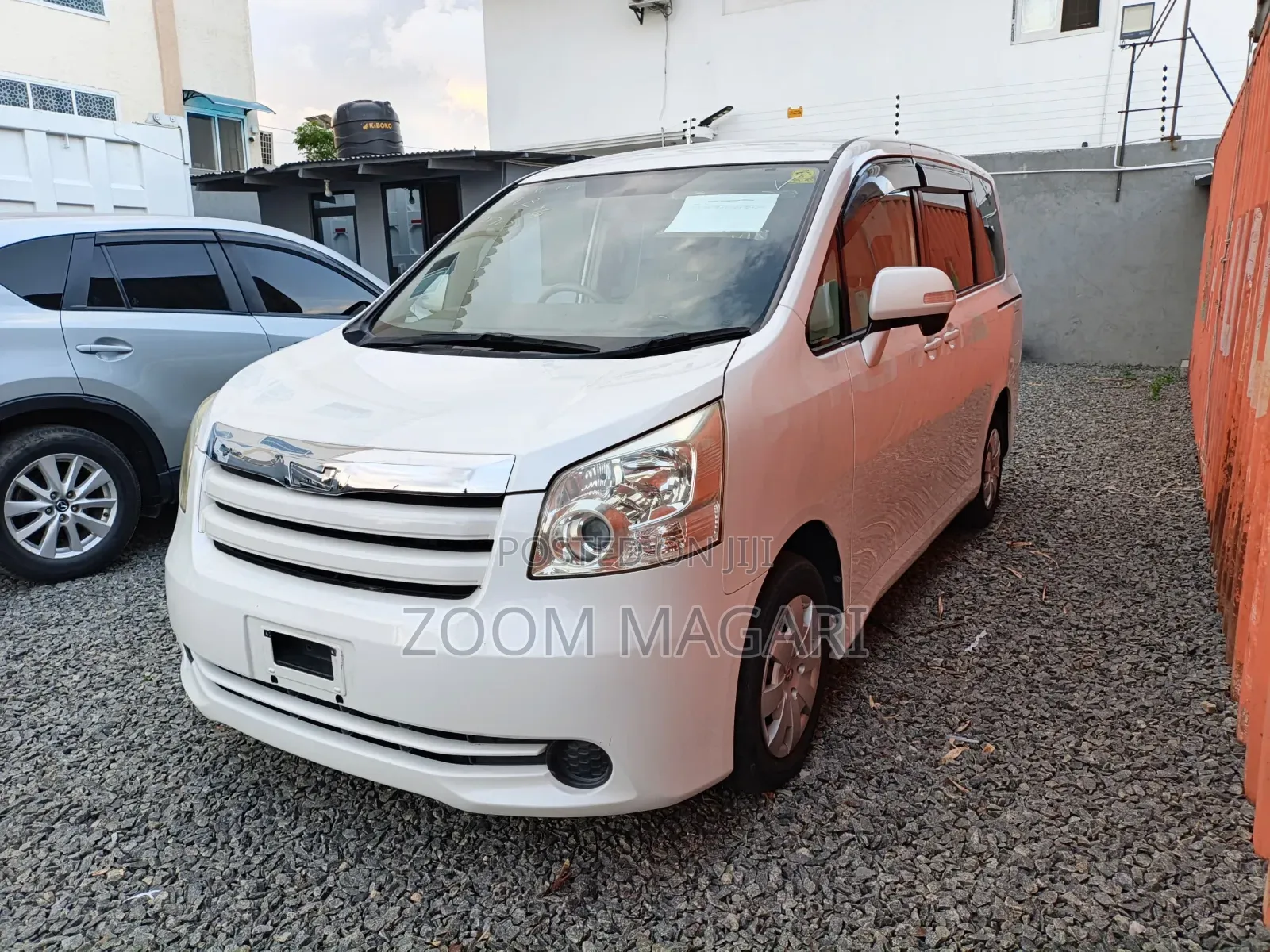 Toyota Noah 2010 Pearl