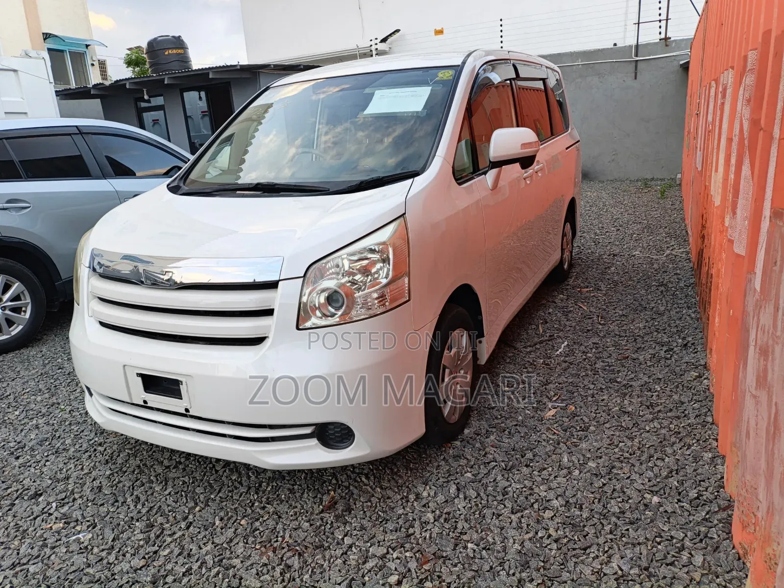Toyota Noah 2010 Pearl