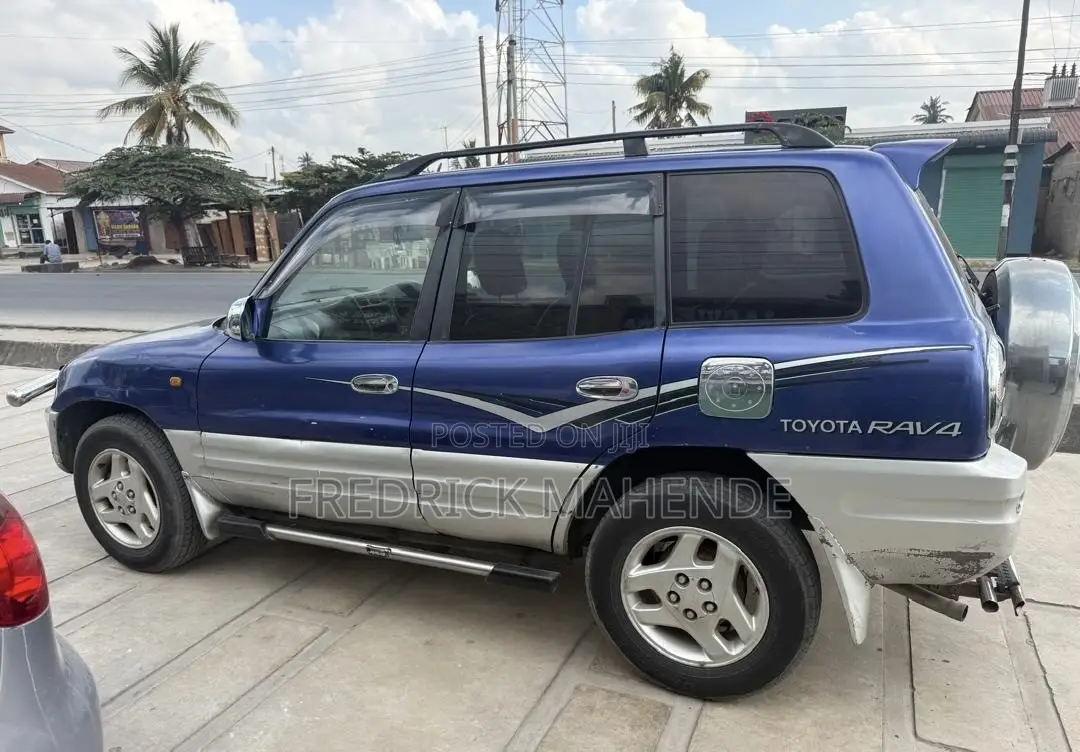Toyota RAV4 1999 Blue