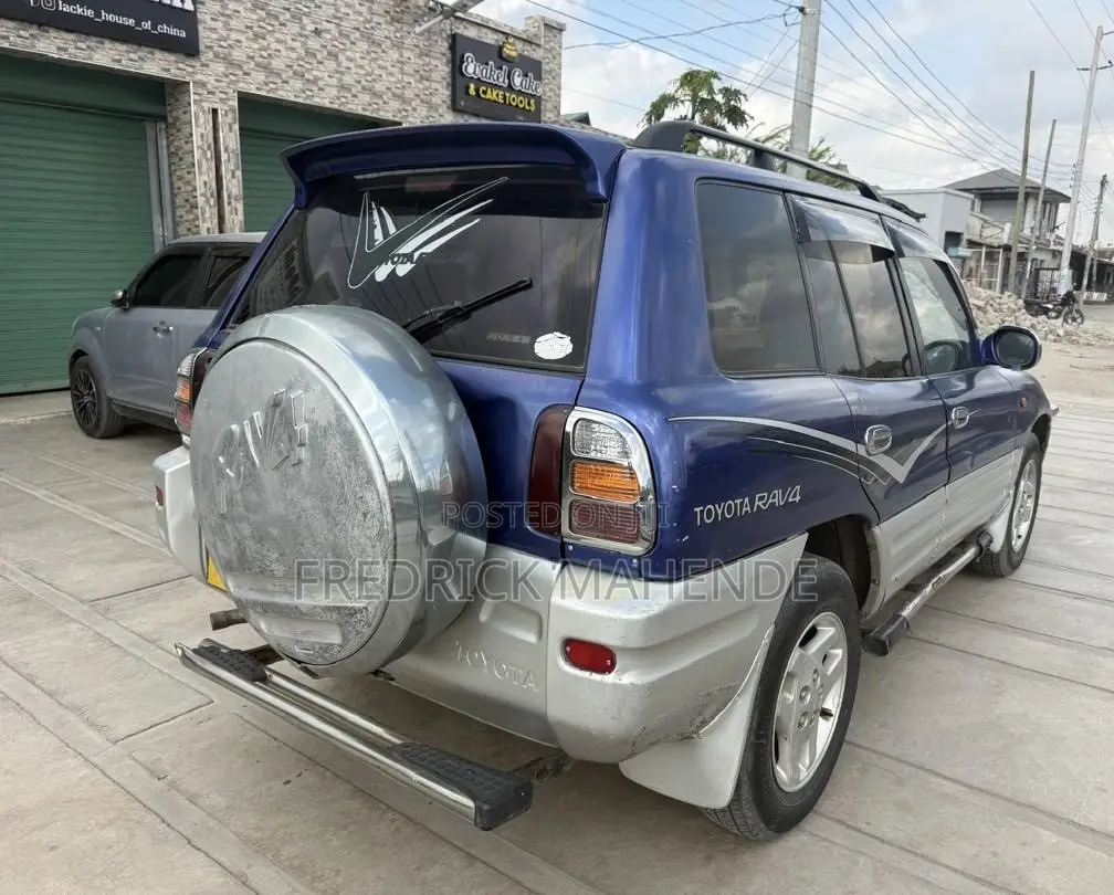 Toyota RAV4 1999 Blue