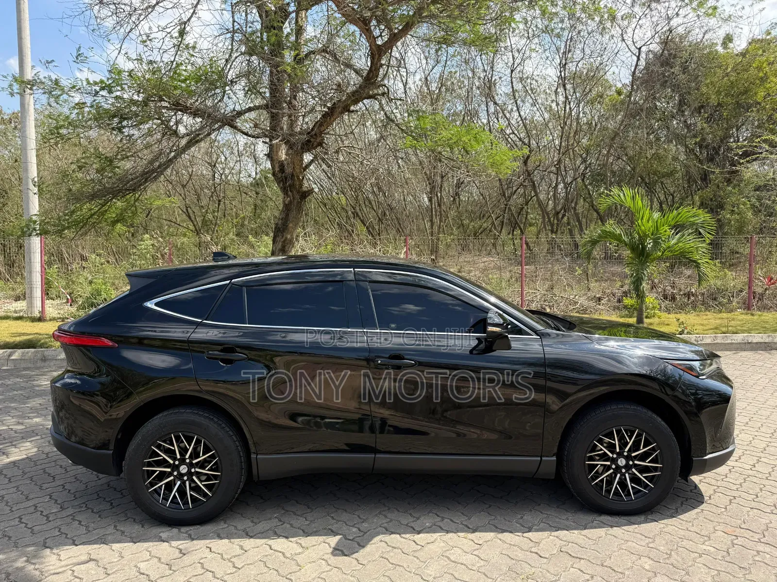 Toyota Harrier 2.0 2020 Black