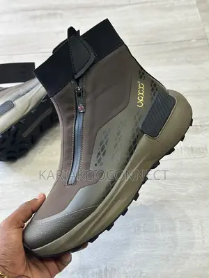 Ecco High-Top Zip Boots