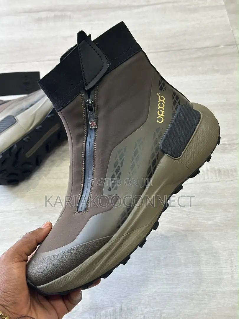 Ecco High-Top Zip Boots