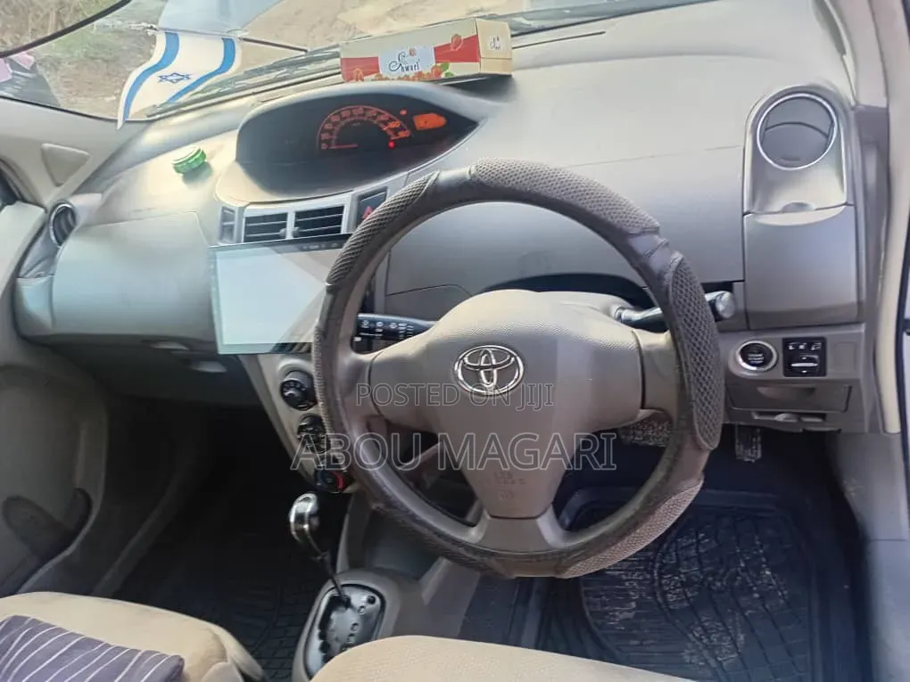Toyota Vitz 1.0 FWD 5dr 2002 Silver