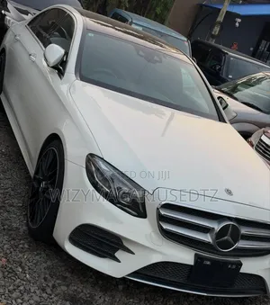 Mercedes-Benz E220 2017 Off white