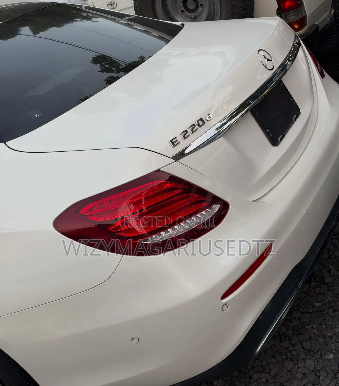 Mercedes-Benz E220 2017 Off white