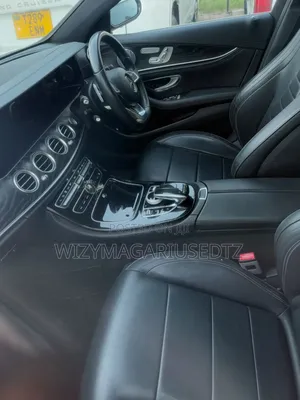 Mercedes-Benz E220 2017 Off white