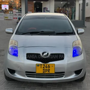 Toyota Vitz 2006 Silver