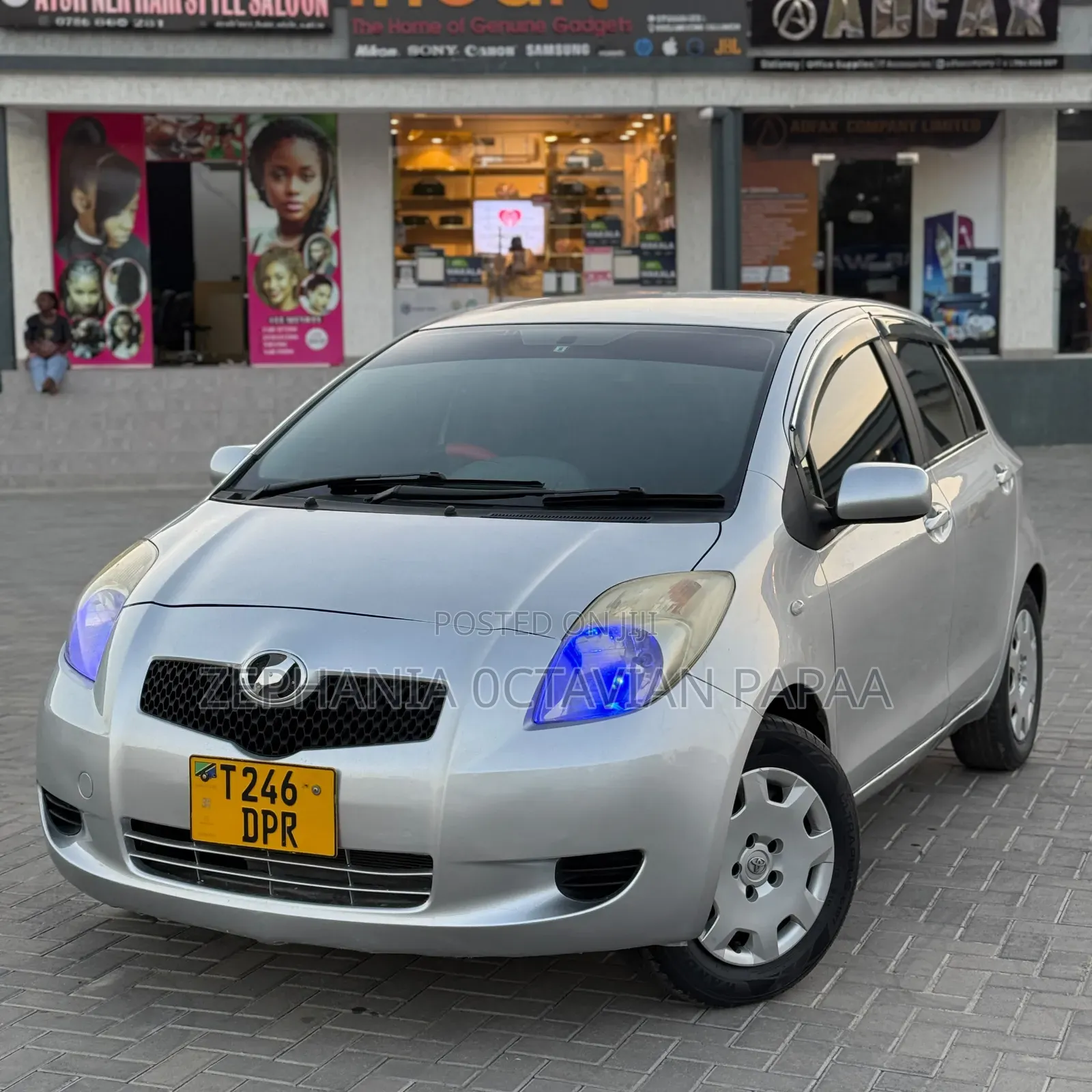 Toyota Vitz 2006 Silver