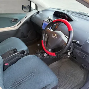Toyota Vitz 2006 Silver