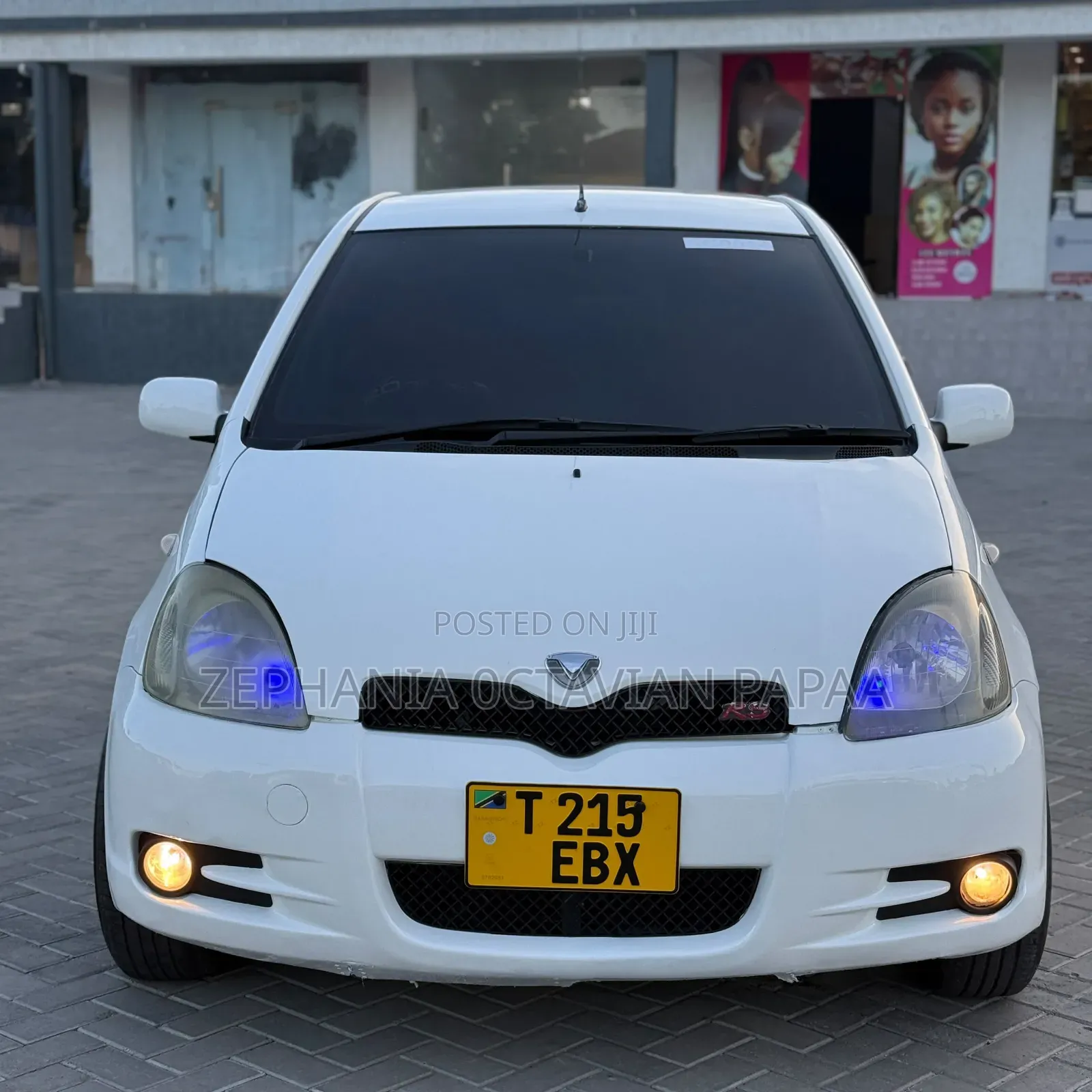 Toyota Vitz 2000 White