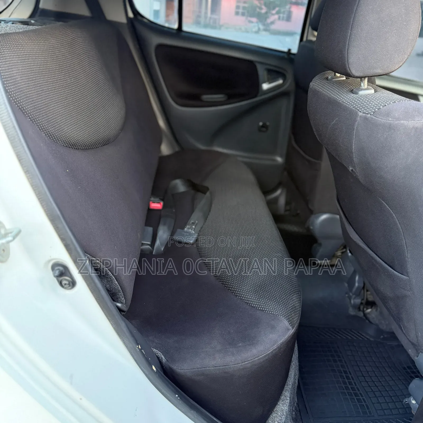 Toyota Vitz 2000 White
