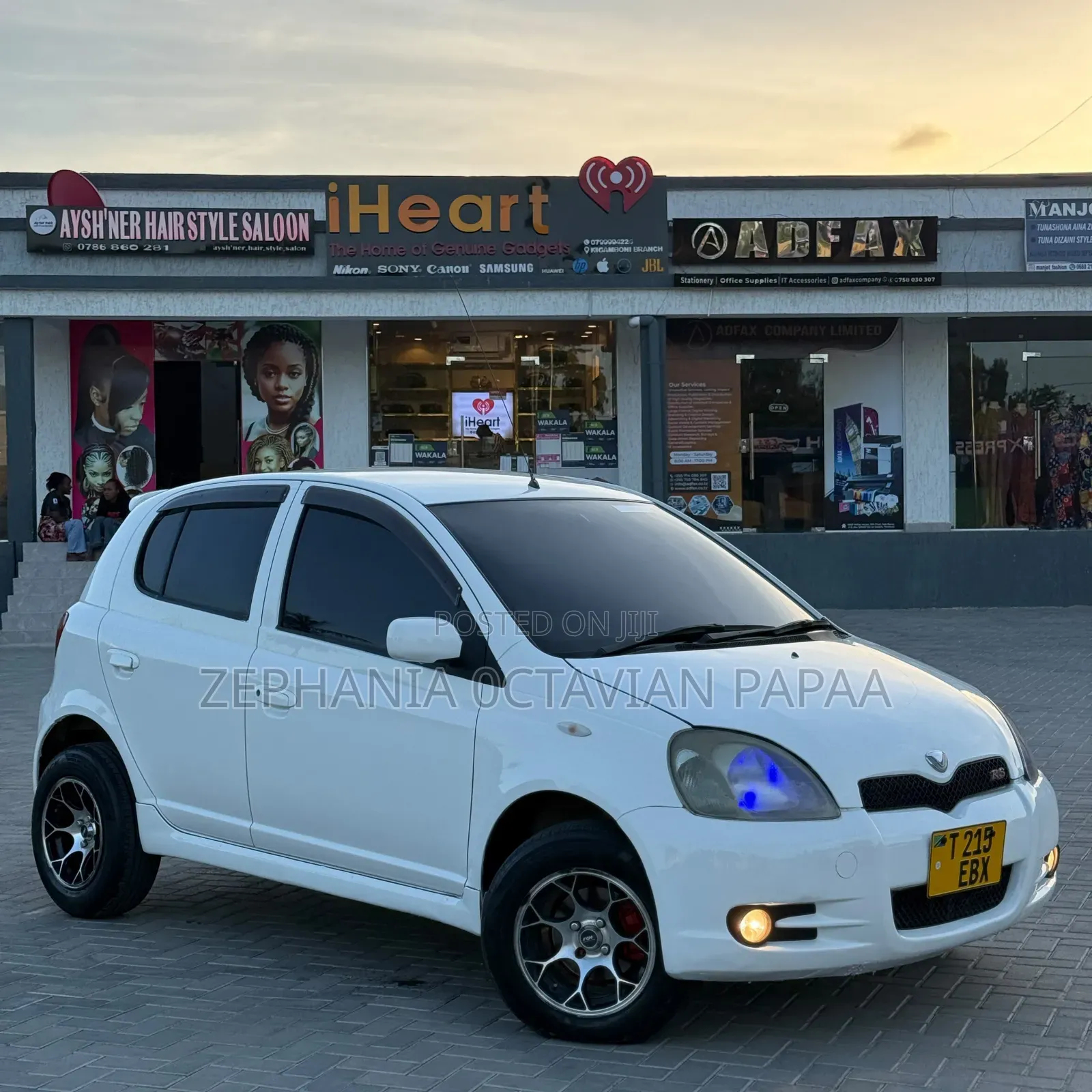 Toyota Vitz 2000 White