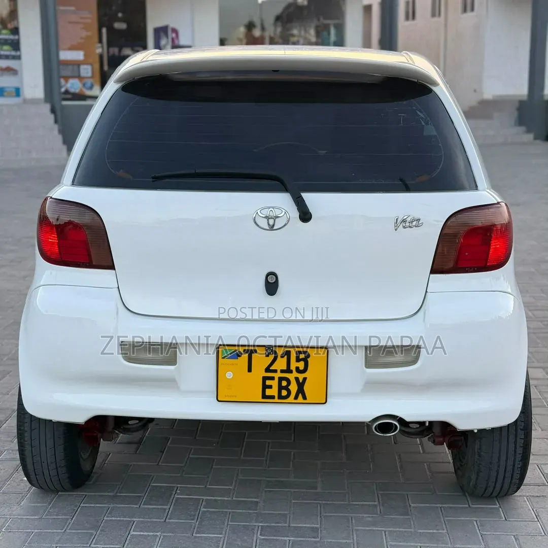 Toyota Vitz 2000 White