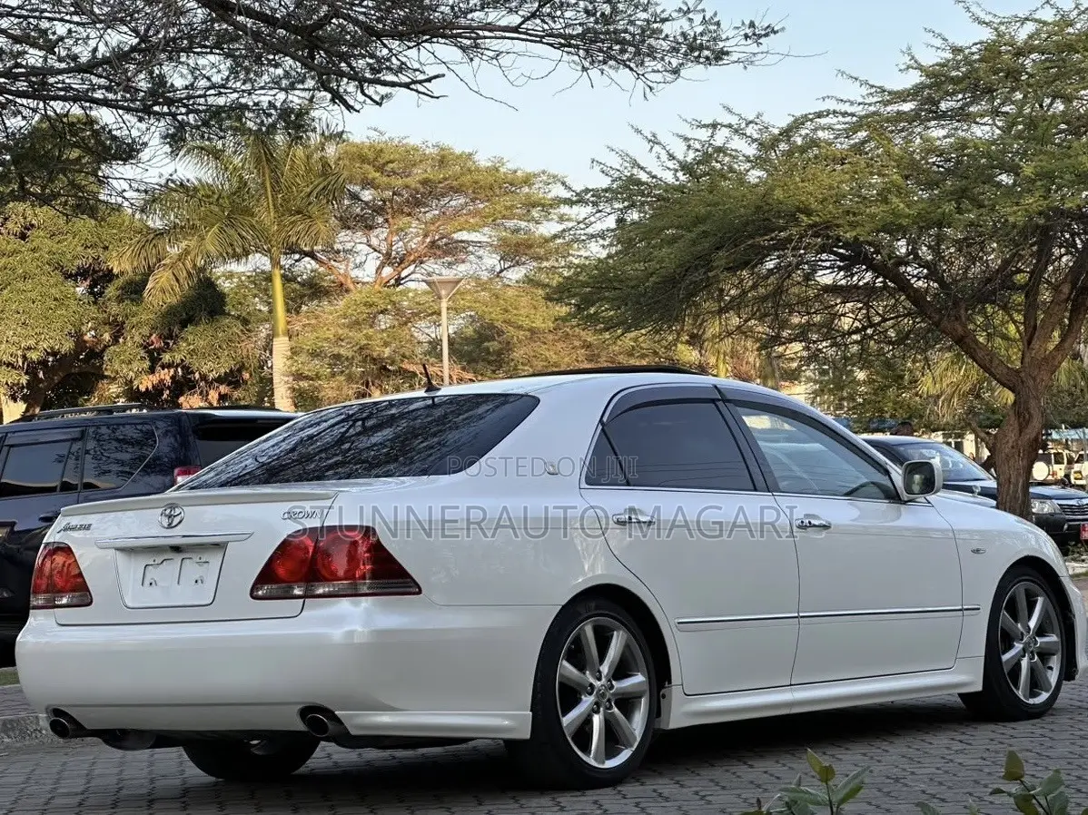 Toyota Crown 2006 Pearl