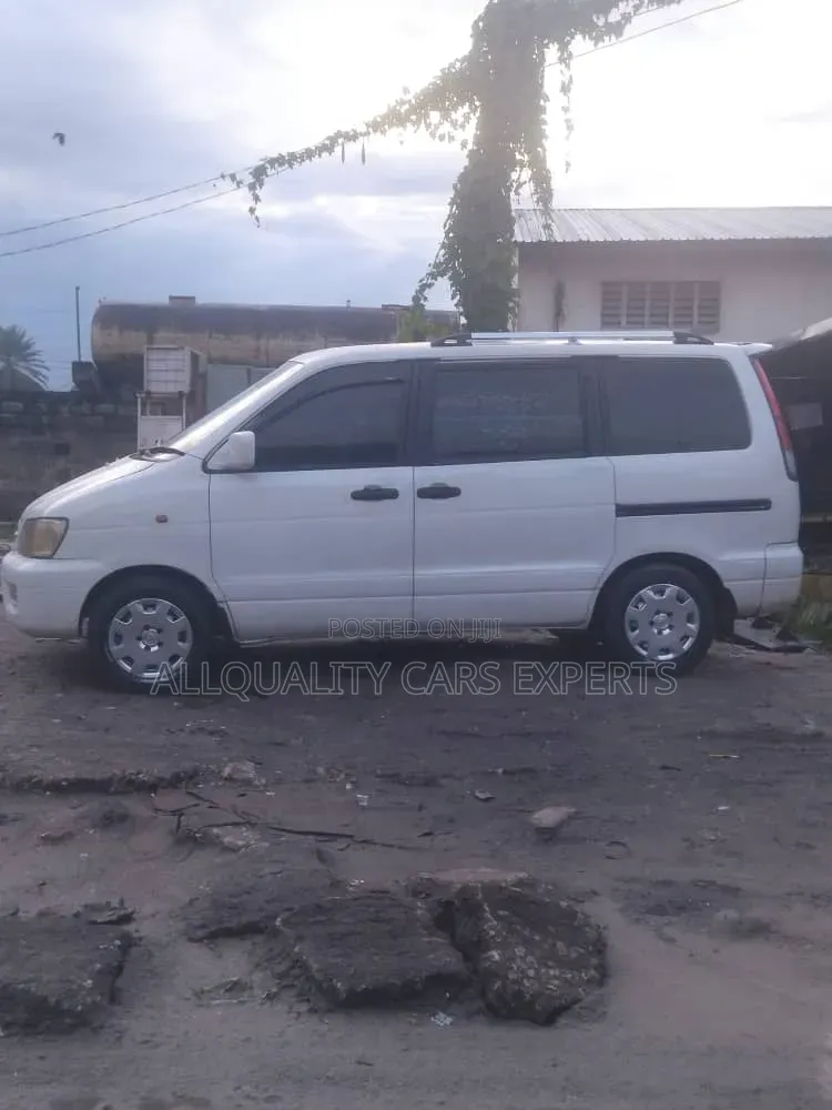 Toyota Noah 2001 White