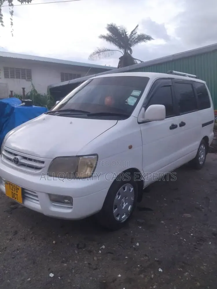 Toyota Noah 2001 White
